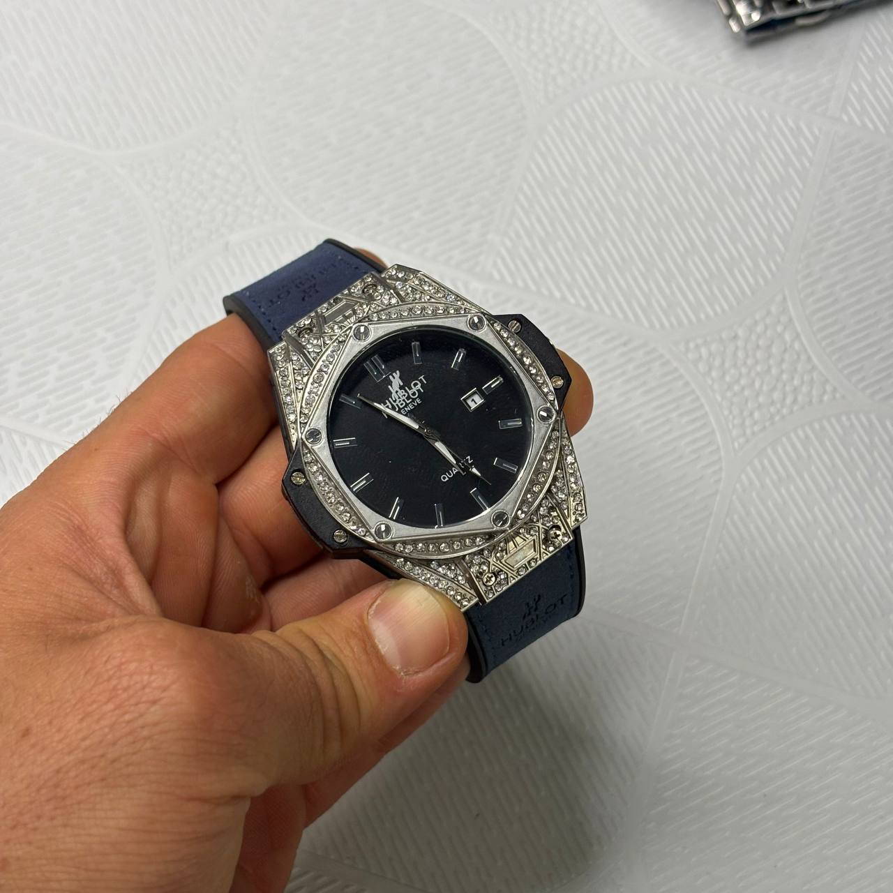 ساعت مچی مردانه طرح هابلوت Hublot Geneve مدل نگین‌دار بند سیلیکونی سرمه‌ای