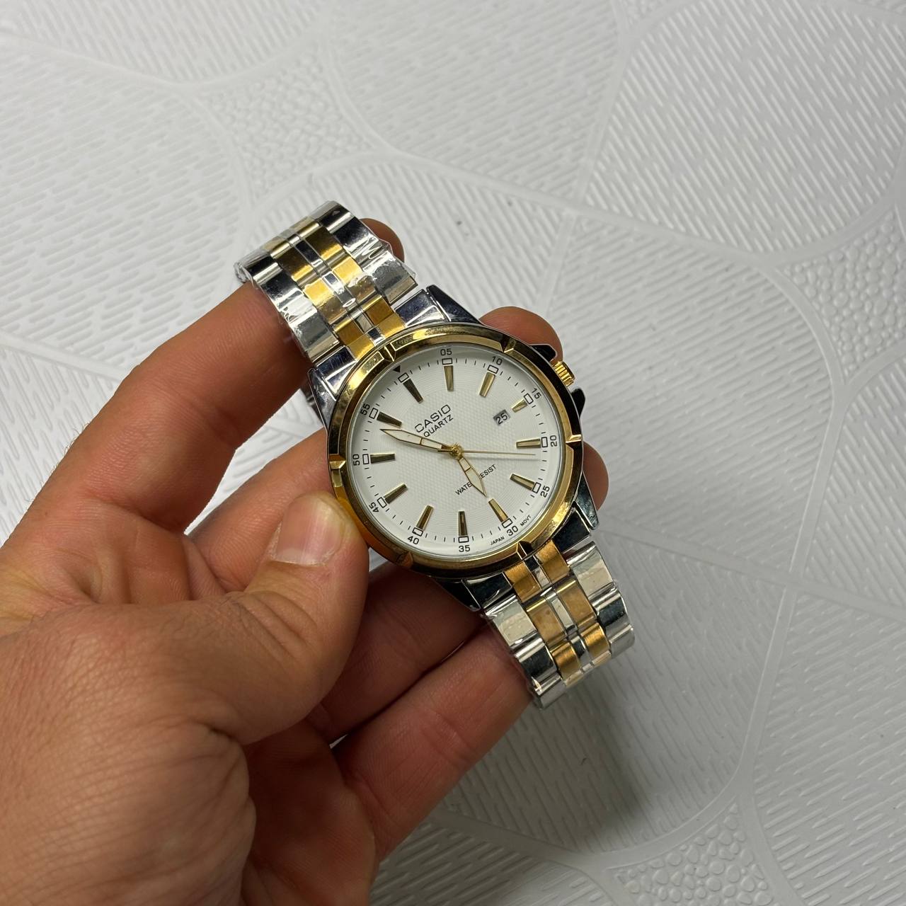 ساعت مچی مردانه طرح کاسیو Casio Quartz دو رنگ طلایی نقره‌ای صفحه سفید