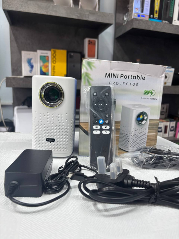 مینی پروژکتور قابل حمل شارژی MINI Portable Projector (باتریدار)