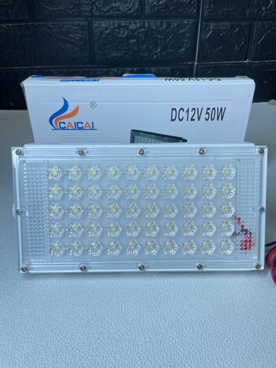 پروژکتور LED ۱۲ ولت ۵۰ وات CAICAI (سیار گیره‌دار مخصوص خودرو و کمپینگ)